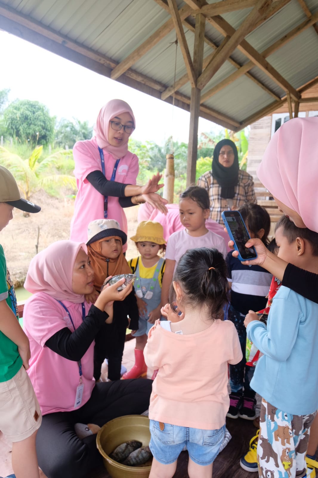 Children observing fish at aquaculture facility