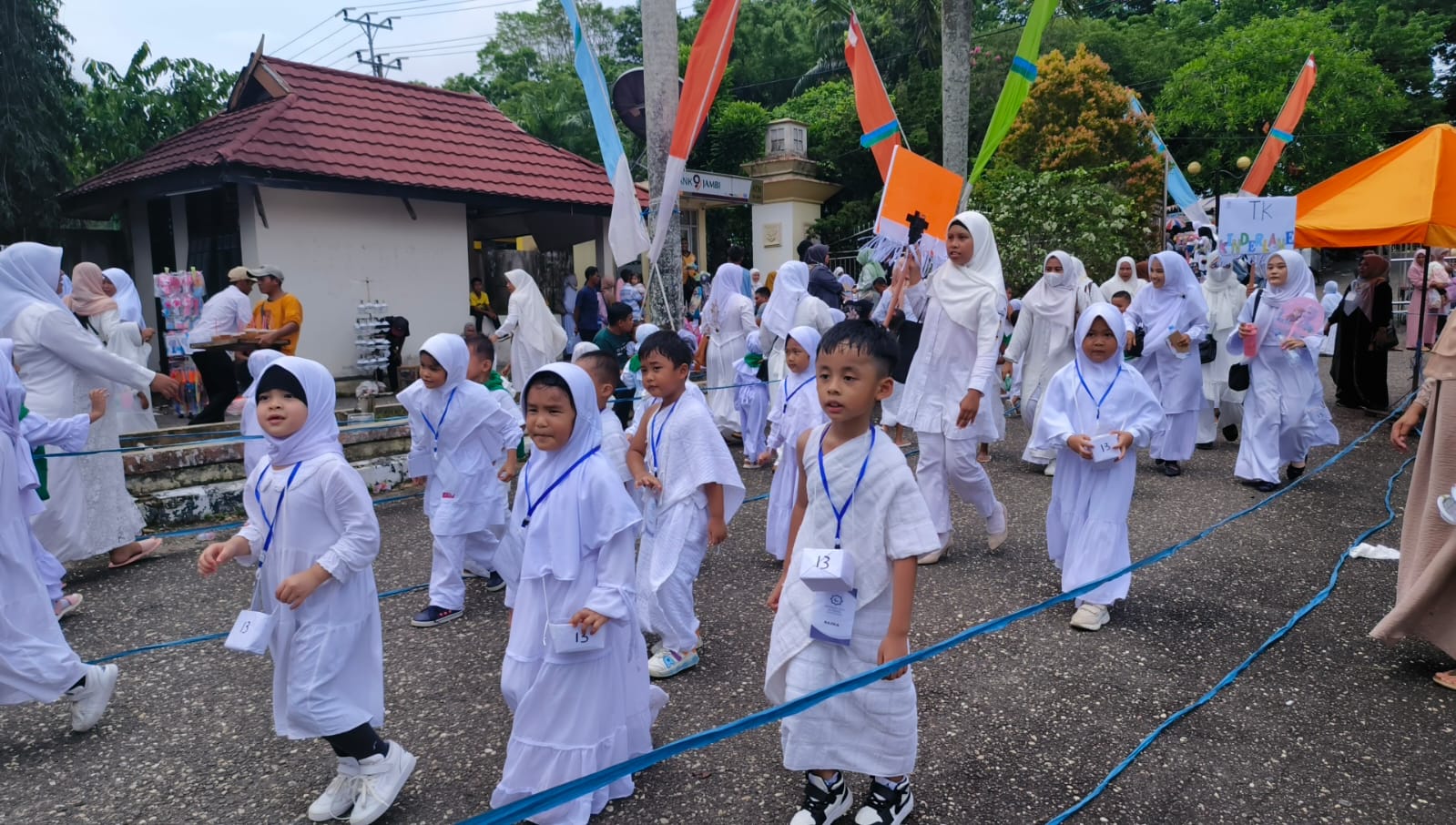 Group learning about Hajj rituals